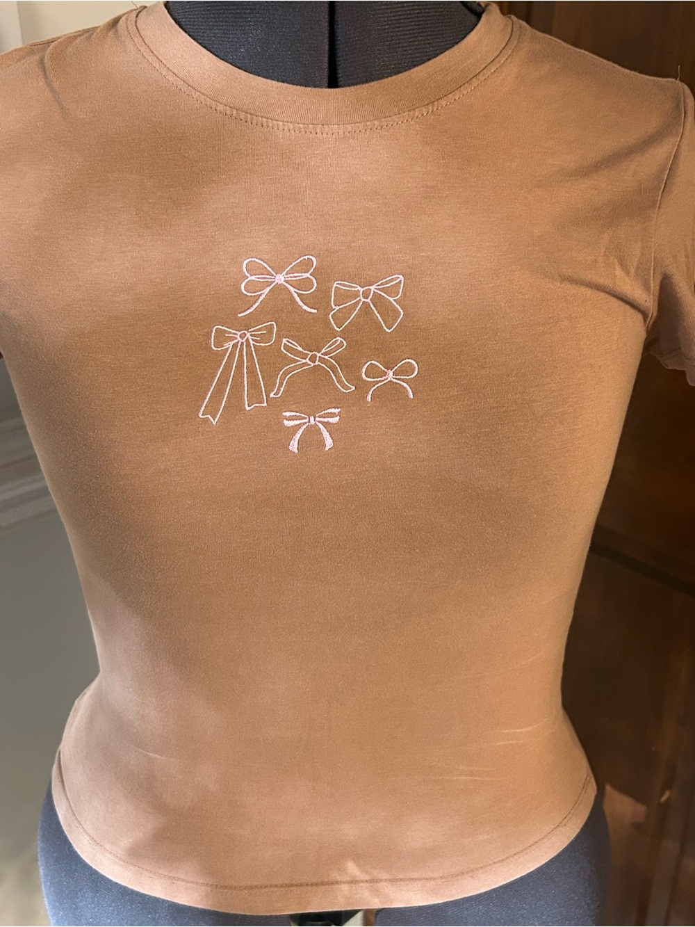Women’s Brown Short-Sleeve Tee with White Bow Embroidery